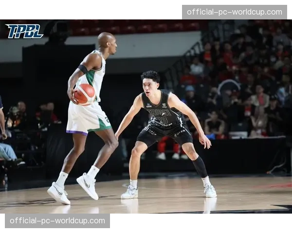 消息:季后赛席位竞争对手直接对话,赛前舆论聚焦双方内线球员的低位防守能力 消息:季后赛席位竞争对手直接对话,赛前舆论聚焦双方内线球员的低位防守能力