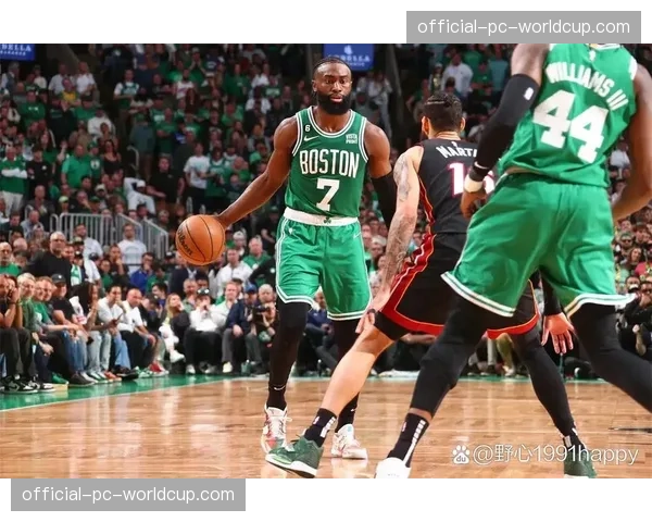 电影首映:以2008年凯尔特人为背景的纪录片在波士顿举行首映式 电影首映:以2008年凯尔特人为背景的纪录片在波士顿举行首映式